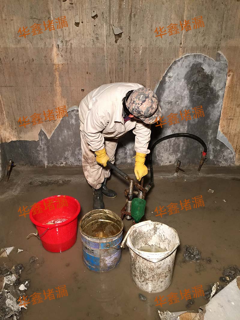 �ߺ��л�ǿ�㳡�豸�����װ��©